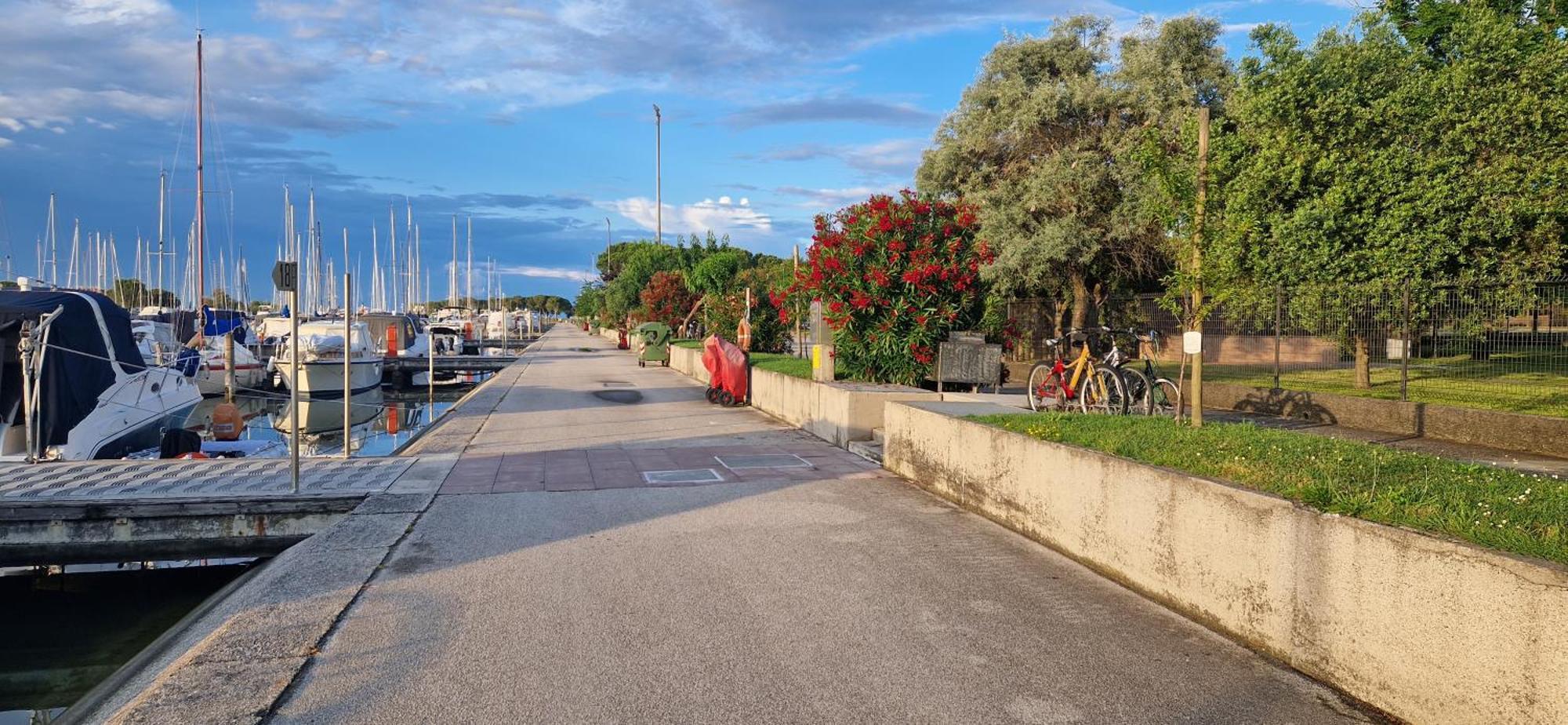 1-Zimmer Appartment In Aprilia Marittima Mit Gemeinschaftspool Kültér fotó